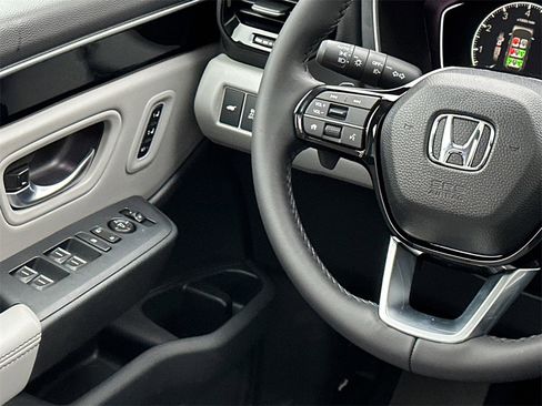 New 2025 Honda Pilot Touring image 22