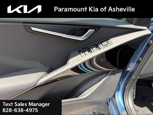 New 2025 Kia Niro EX Touring image 26