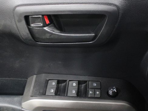 Used 2021 Toyota Tacoma SR5 AWD/4WD image 7