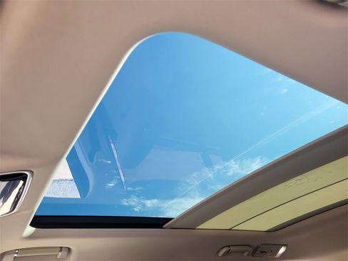 Used 2016 Land Rover Range Rover Long Wheelbase Supercharged image 32