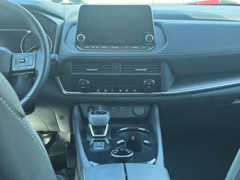 Used 2025 Nissan Rogue SV AWD/4WD image 23