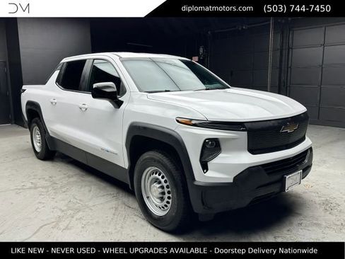 Used 2024 Chevrolet Silverado EV W/T AWD/4WD image 9