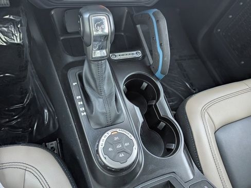 Used 2023 Ford Bronco Wildtrak image 27