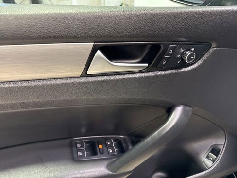 Used 2014 Volkswagen Passat TDI SE FWD image 25