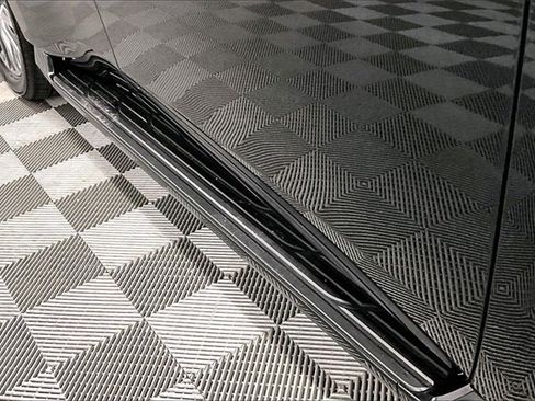 Used 2025 INFINITI QX80 Sensory image 10