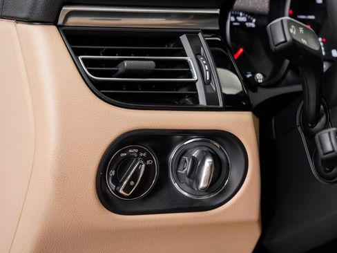 Certified 2021 Porsche Macan AWD/4WD image 11