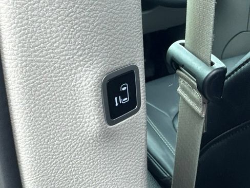 Used 2024 Chrysler Pacifica Touring-L FWD image 20