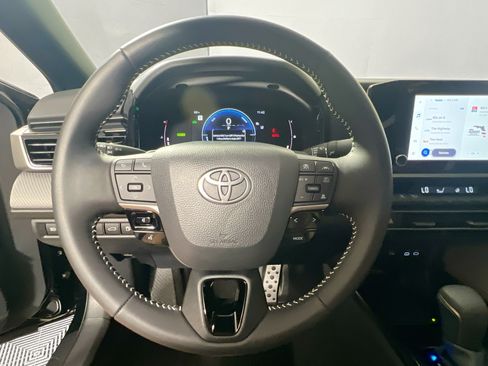 Used 2026 Toyota Camry SE FWD image 17