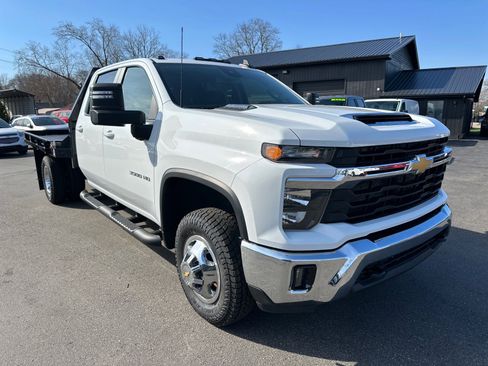 Used 2024 Chevrolet Silverado 3500 LT w/ Convenience Package image 10