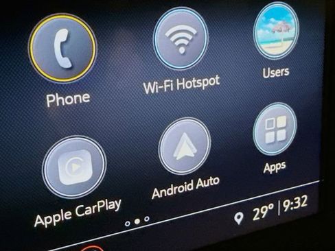 Used 2023 Chevrolet Traverse LT image 15