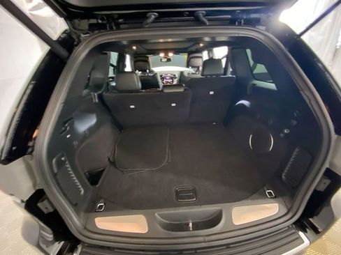Used 2020 Jeep Grand Cherokee Overland image 12