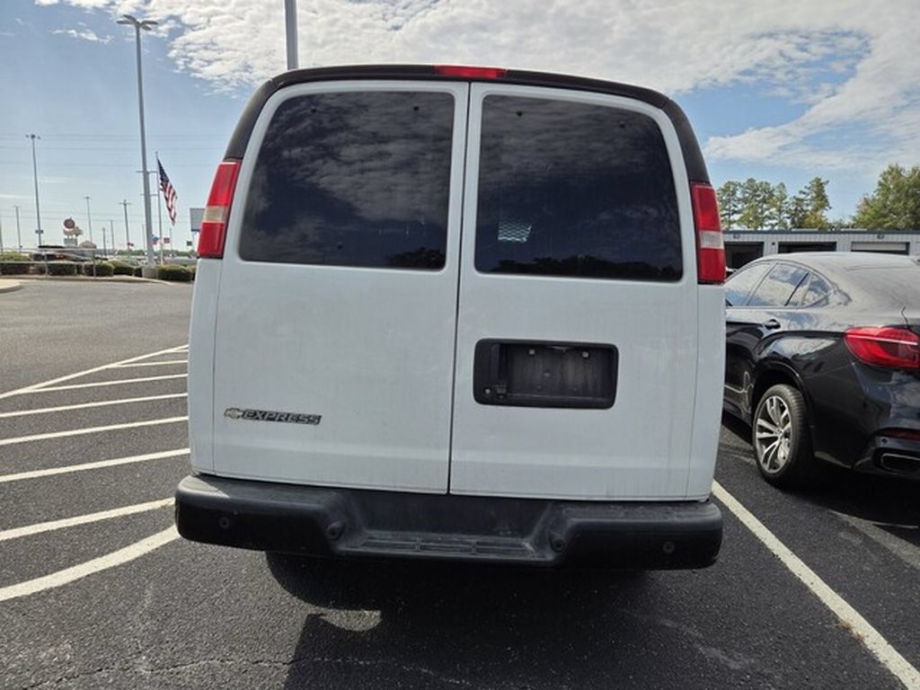 Used 2019 Chevrolet Express 2500 w/ Driver Convenience Package RWD image 9