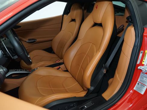Used 2019 Ferrari 488 GTB RWD image 9