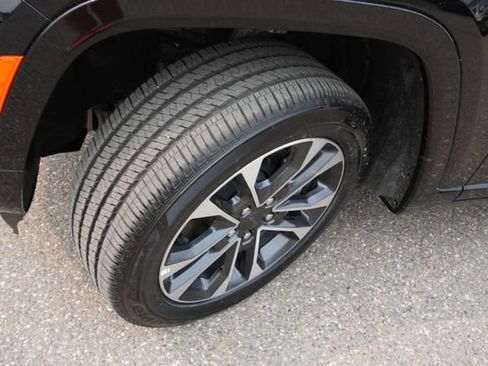 Used 2024 Jeep Grand Cherokee Overland w/ Advanced Protech Group III image 13