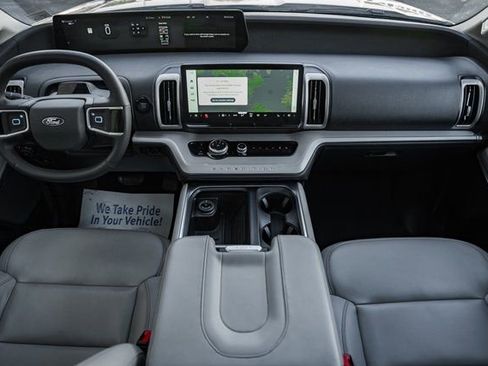 Used 2025 Ford Expedition Active image 34