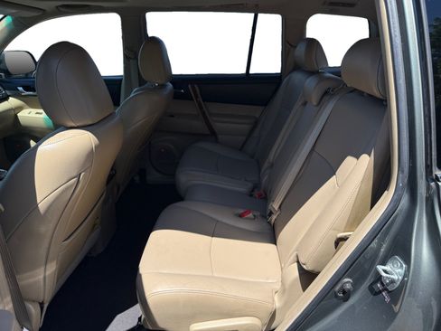 Used 2013 Toyota Highlander Limited AWD/4WD image 16