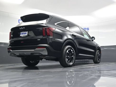 Certified 2025 Kia Sorento S AWD/4WD image 32