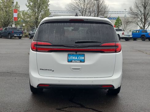 New 2026 Chrysler Pacifica Select FWD image 13