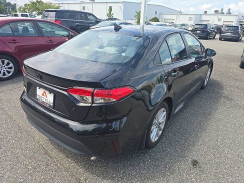 Used 2024 Toyota Corolla LE w/ LE Convenience Package FWD image 5