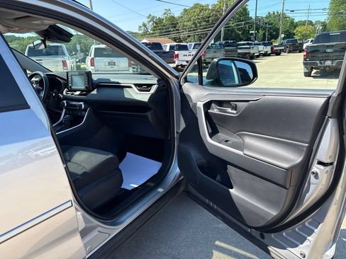 Used 2019 Toyota RAV4 XLE w/ Convenience Package AWD/4WD image 40