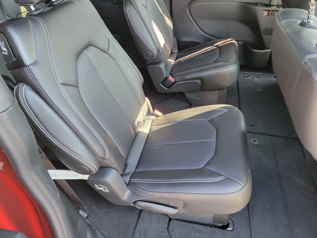 New 2026 Chrysler Pacifica Select FWD image 14