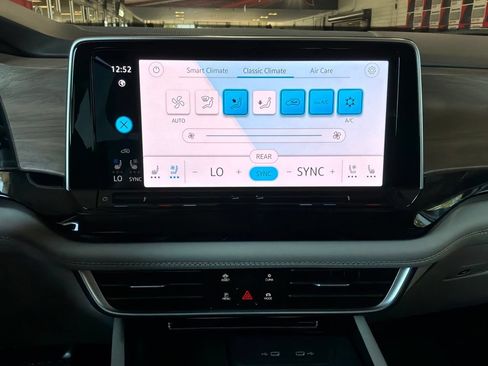 Used 2026 Volkswagen Atlas SE FWD image 30