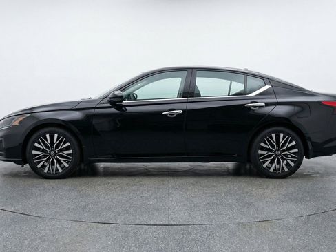 Used 2025 Nissan Altima 2.5 SV FWD image 5