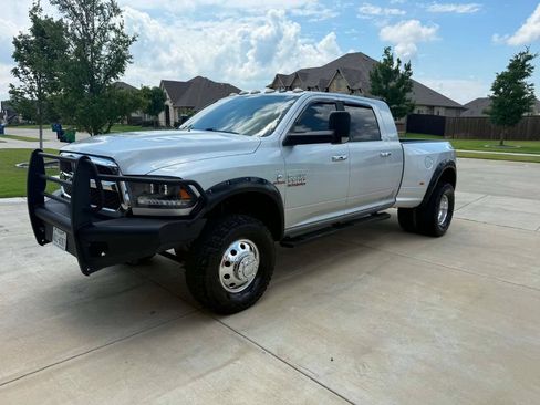 Used 2016 RAM 3500 SLT AWD/4WD image 2
