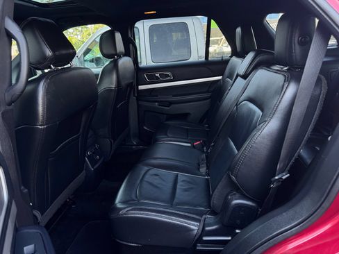 Used 2017 Ford Explorer XLT w/ Equipment Group 202A AWD/4WD image 15