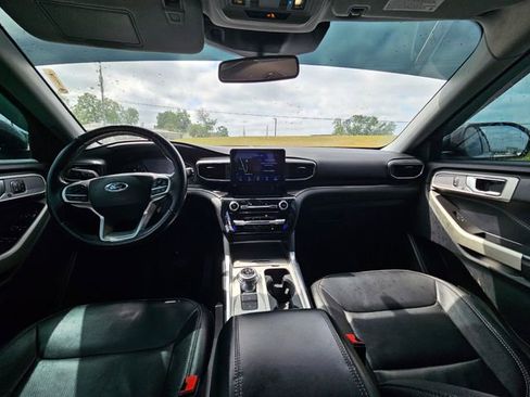 Used 2021 Ford Explorer Limited w/ Equipment Group 301A RWD image 12