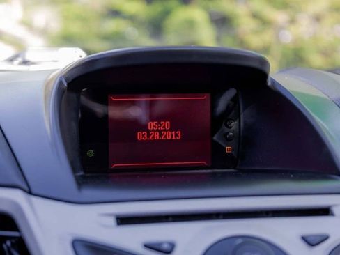 Used 2013 Ford Fiesta SE image 37