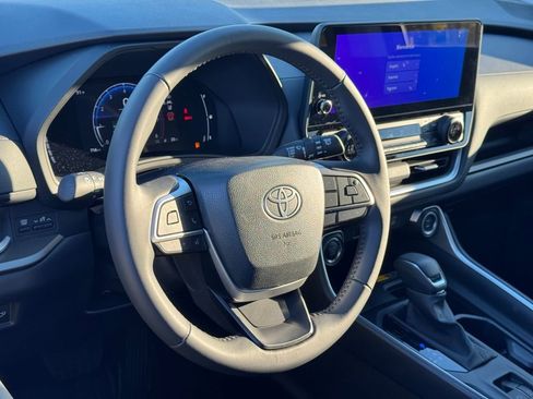Used 2025 Toyota Grand Highlander FWD image 18