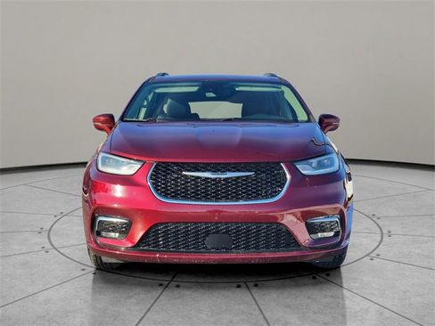 Certified 2021 Chrysler Pacifica Touring-L image 15