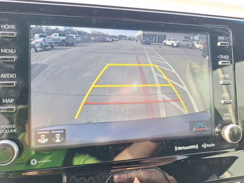 Used 2022 Toyota Venza XLE image 26