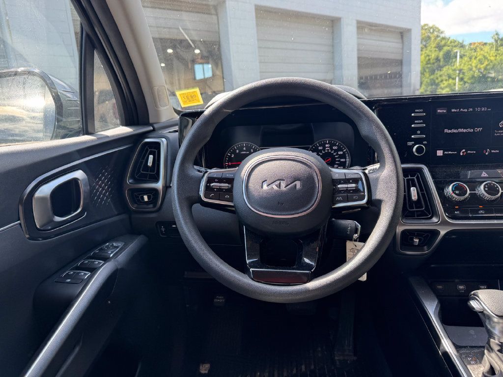 Used 2022 Kia Sorento LX AWD/4WD image 10