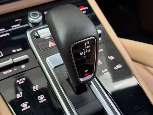 Used 2022 Porsche Cayenne image 34