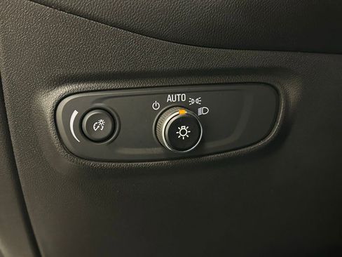 Used 2020 Chevrolet Equinox LT image 25