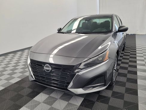 Used 2025 Nissan Altima 2.5 SV FWD image 15