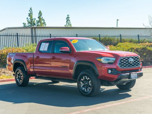 Certified 2023 Toyota Tacoma TRD Off-Road w/ Black Out Package (TMS) AWD/4WD image 3