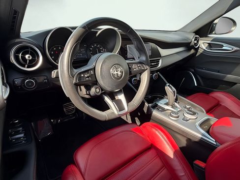Used 2023 Alfa Romeo Giulia Veloce RWD image 15