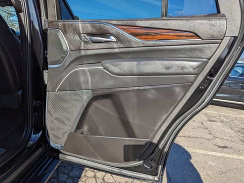 Used 2022 Cadillac Escalade Premium Luxury RWD image 35