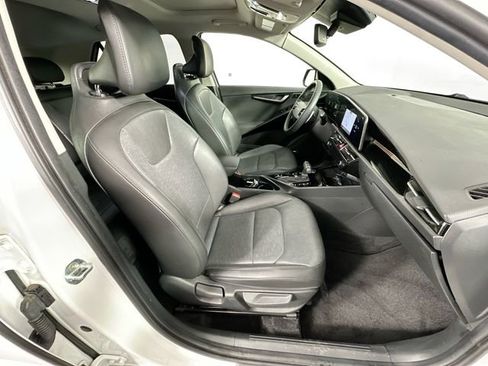 Used 2023 Kia Niro SX Touring FWD image 31