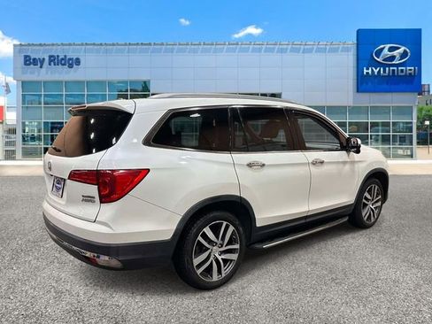 Used 2017 Honda Pilot Touring image 4