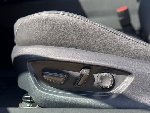 New 2025 Toyota Camry Hybrid AWD/4WD image 9