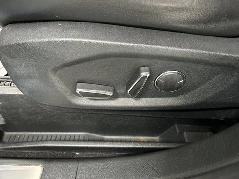 Used 2019 Ford Edge Titanium w/ Cold Weather Package AWD/4WD image 10
