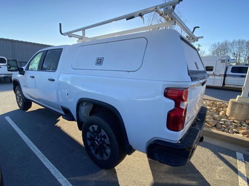 Used 2024 Chevrolet Silverado 2500 Custom w/ Custom Value Package image 8