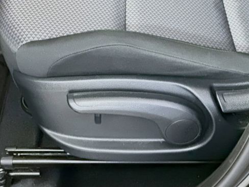 Used 2025 Kia Soul LX w/ LX Technology Package FWD image 22