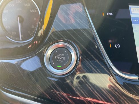 Used 2025 Cadillac XT6 Premium Luxury image 17