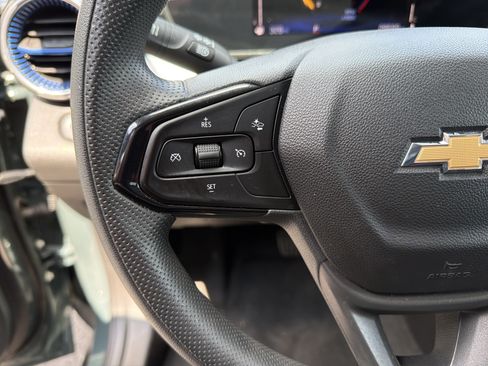 Used 2025 Chevrolet Trax LT FWD image 19