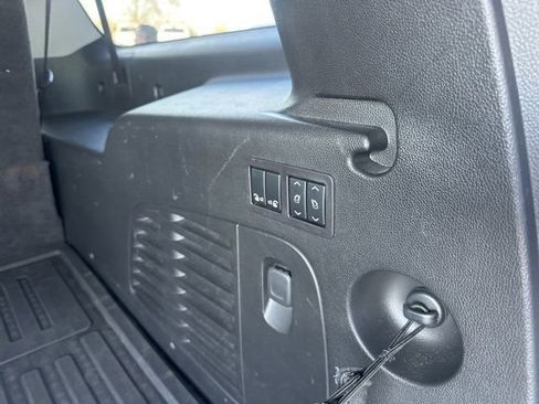 Used 2017 Chevrolet Suburban Premier image 16